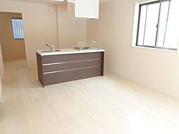 オーク　テラス 1階1LDKのリビング/ダイニング