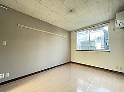 メゾン・ド・プレーヌ 205 2階ワンルームのリビング/ダイニング