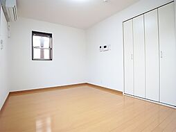 リブリエムール 205. 2階1Kのリビング/ダイニング