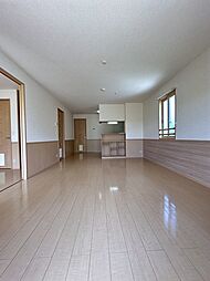 京王相模原線 京王多摩センター駅 バス10分 東京医療学院大学前下車 徒歩3分の賃貸アパート 2階2LDKのリビング/ダイニング