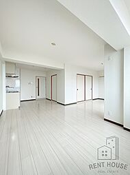 ヴィラロイヤル二色浜 4階2LDKのリビング/ダイニング