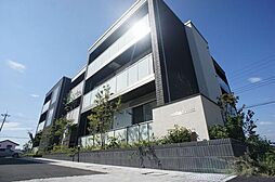 積水ハウスのシャーメゾン。重量鉄骨3Ｆ建のマンションです。