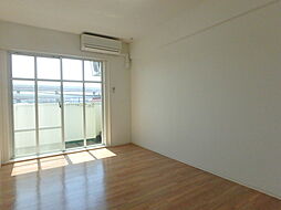 イエローエンバシー 5階ワンルームのリビング/ダイニング