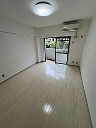 グリーンハイム瓜生 103 1階ワンルームのリビング/ダイニング