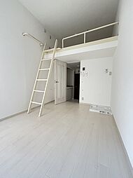 プラザ・ドゥ・サウザー 203 2階ワンルームのリビング/ダイニング