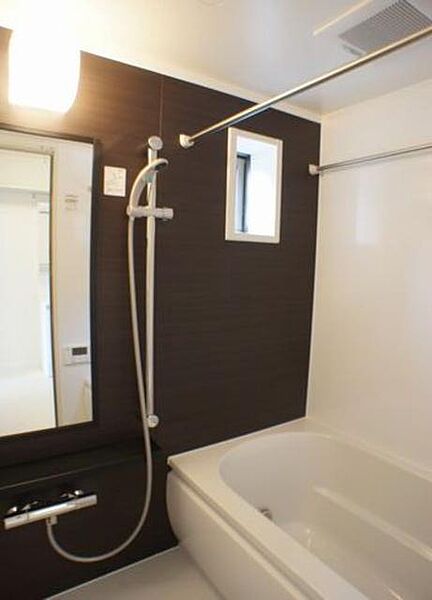 画像12:アクセントウォールを使用したお洒落な浴室でリラックスタイムをお楽しみください♪