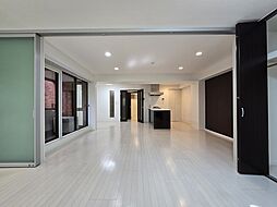 東京メトロ千代田線 乃木坂駅 徒歩2分の賃貸マンション 2階1LDKのリビング/ダイニング