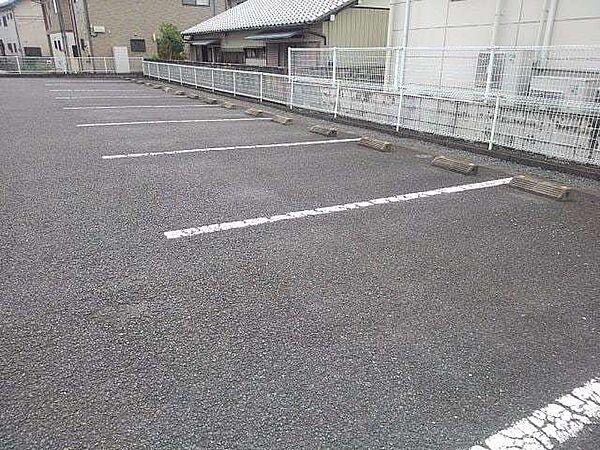 画像14:平置き駐車場