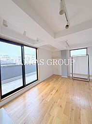 trias.K 4階ワンルームのリビング/ダイニング