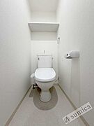 人気アイテムの温水洗浄便座。清潔感のあるトイレです。