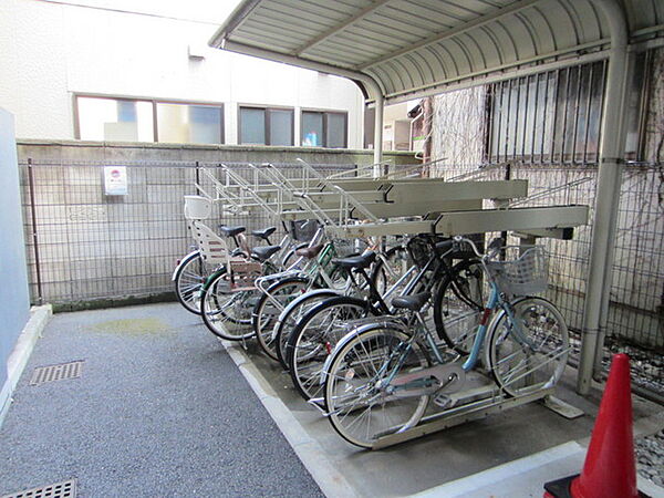 画像21:敷地内に自転車置き場もあります。