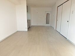 ファミリーカーサ 101. 1階2LDKのリビング/ダイニング