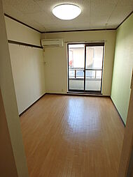 メゾン・カルガ 102 1階1Kのリビング/ダイニング