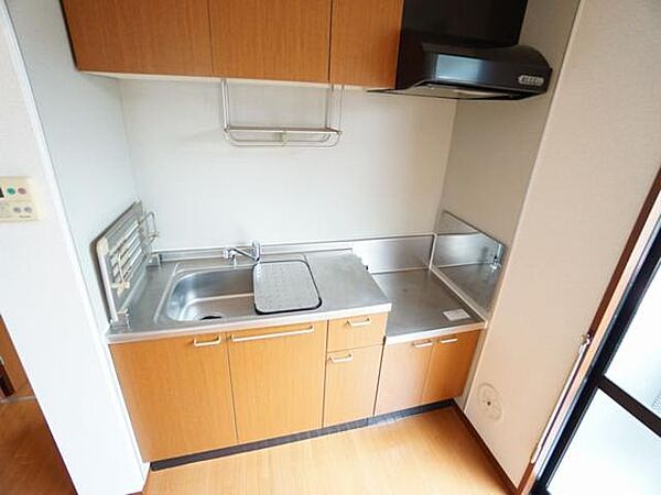 画像6:水きり台や作業台、布巾掛け等のカウンターとしても活用できる食洗器台を備えた機能的なキッチン♪