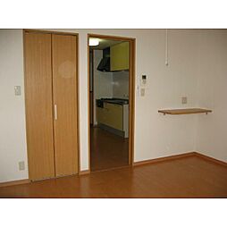 ル・ラポム 1階1Kのリビング/ダイニング