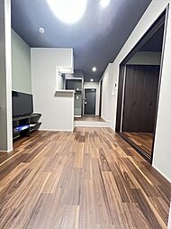 ジーイーオンズ 3階1LDKのリビング/ダイニング