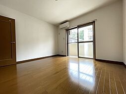 シャンフィオーレ 102 1階1Kのリビング/ダイニング