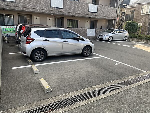 画像28:駐車場