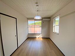 京王動物園線 多摩動物公園駅 徒歩12分の賃貸アパート 2階1Kのリビング/ダイニング
