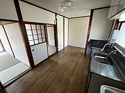 コーポ新倉 201 2階2DKのリビング/ダイニング