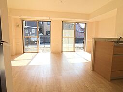 ジ・エレガンス城山 1階1LDKのリビング/ダイニング