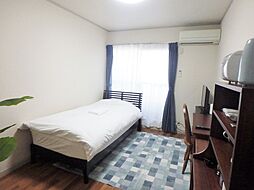 YSヴィラB .203 2階ワンルームのリビング/ダイニング