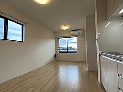 リバーサイドYS 2階1LDKのリビング/ダイニング