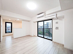 S-RESIDENCE北綾瀬awesome 4階2LDKのリビング/ダイニング