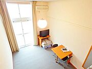 カーペットではないフローリングのお部屋もあります