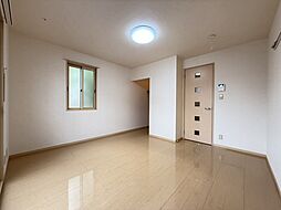 フローラ 102 1階1Kのリビング/ダイニング