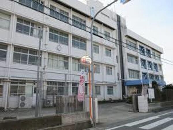 画像27:泉佐野市立第三中学校 853m