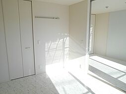 ヘリオス吉川美南 ガイア 1階2Kのリビング/ダイニング