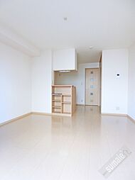 エルムス・ヒル 1階ワンルームのリビング/ダイニング