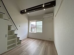 ハーミットクラブハウスAlesia長津田 202. 2階1Kのリビング/ダイニング