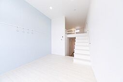 モモ・メゾン 102 1階ワンルームのリビング/ダイニング