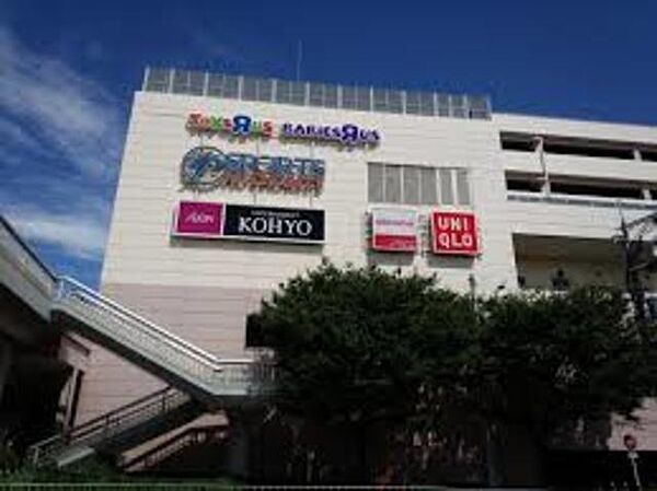 画像24:ユニクロ阪急山田店 919m