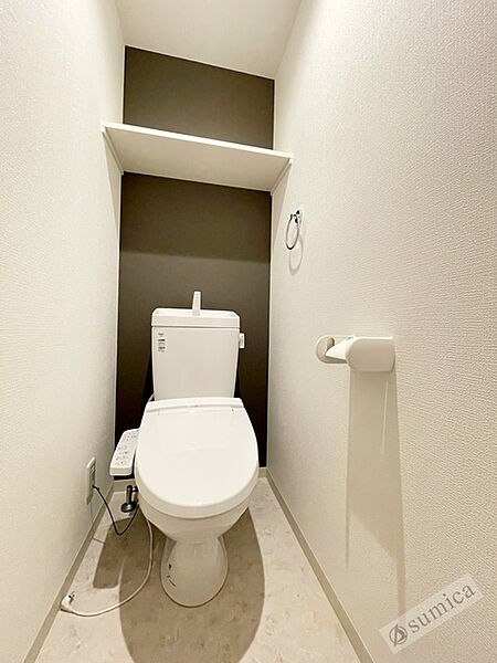 画像20:人気アイテムの温水洗浄便座。清潔感のあるトイレです。