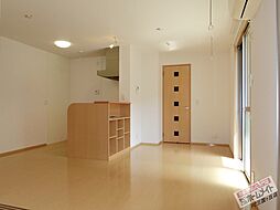 アイランドガーデン 201 2階1LDKのリビング/ダイニング