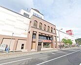 ショッピングセンター 玉野市の中心地にある商業施設です♪図書館やキッズパークなども入っています♪ 2200m