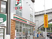 阪急王子公園駅前のセブンイレブンです（838ｍ）