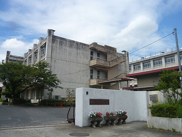 画像16:小学校「広島市立伴東小学校まで1210ｍ」