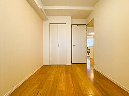 [子供部屋] 子供部屋にも嬉しい全居室収納スペース。お部屋が広々使用できます。