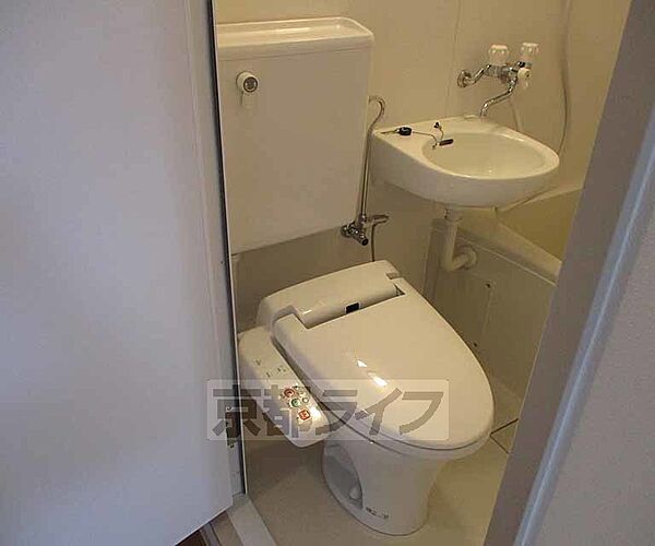 画像7:ユニットバスなのでトイレ掃除が楽です。