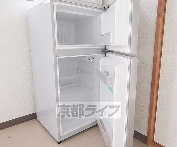 画像10:丁度良い大きさの冷蔵庫もついてます・
