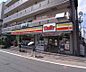 周辺：デイリーヤマザキ伏見墨染店まで346m スーパー等も近くにあります。