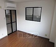 エアコン付き洋室です