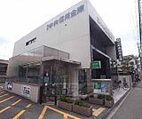 京都中央信用金庫 嵯峨野支店まで115m 周りにはスーパーや銭湯などもあり、近隣施設充実