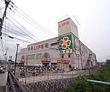 ライフ 太秦店まで230m 太子道天神川の交差点の角にございます。