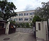 梅津北小学校まで132m 有栖川の近くにあり、自然もいっぱい。
