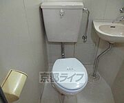 ユニットバスなのでトイレ掃除が楽です。
